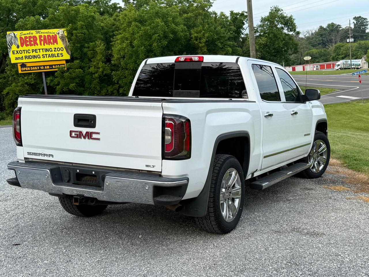 GMC Sierra 1500 4WD Crew Cab 143.5" SLT 2018