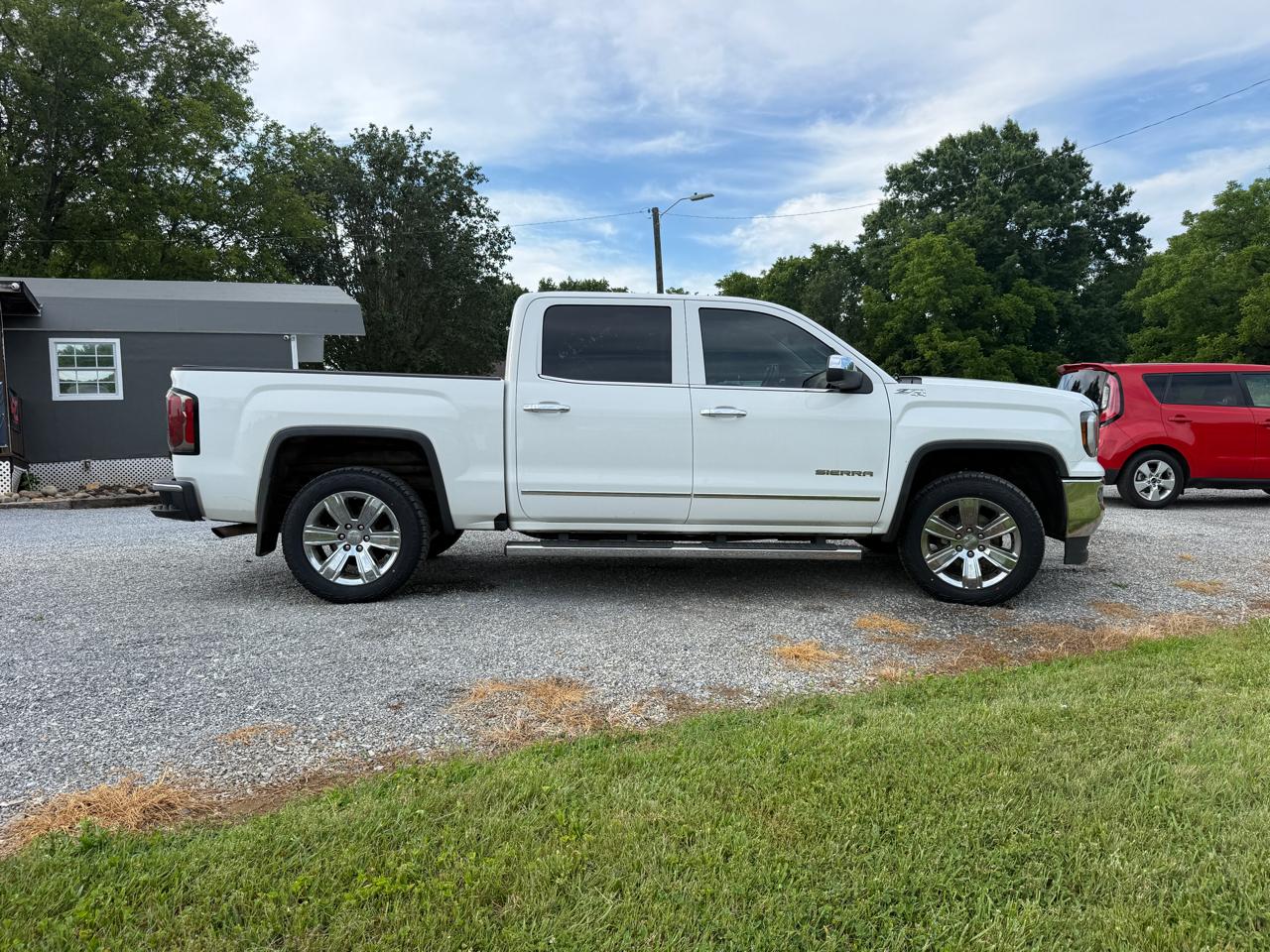 GMC Sierra 1500 4WD Crew Cab 143.5" SLT 2018