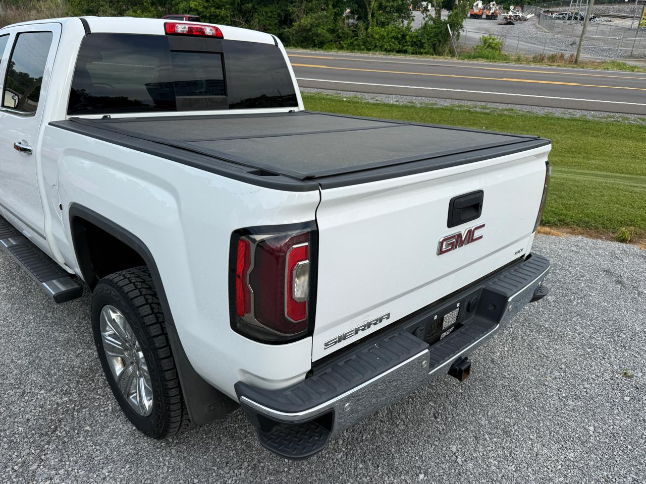 GMC Sierra 1500 4WD Crew Cab 143.5" SLT 2018