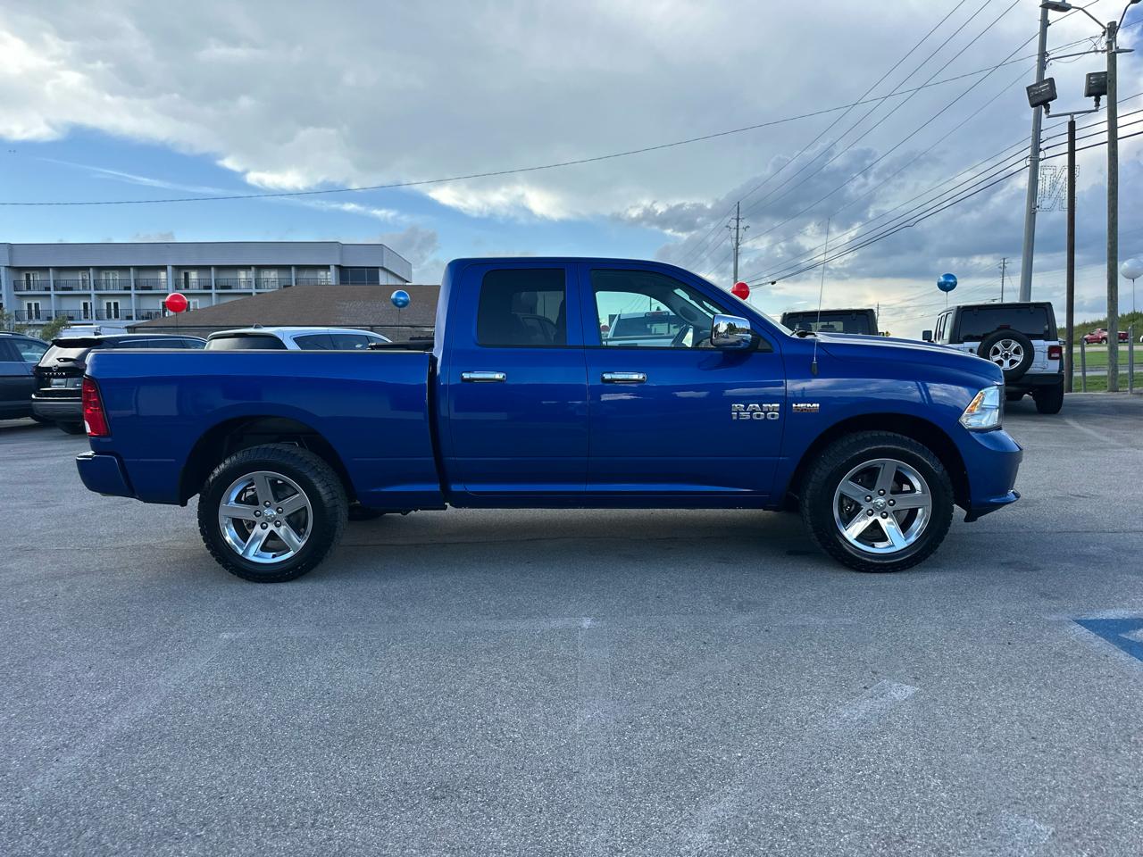 RAM 1500 4WD Quad Cab 140.5" Express 2015