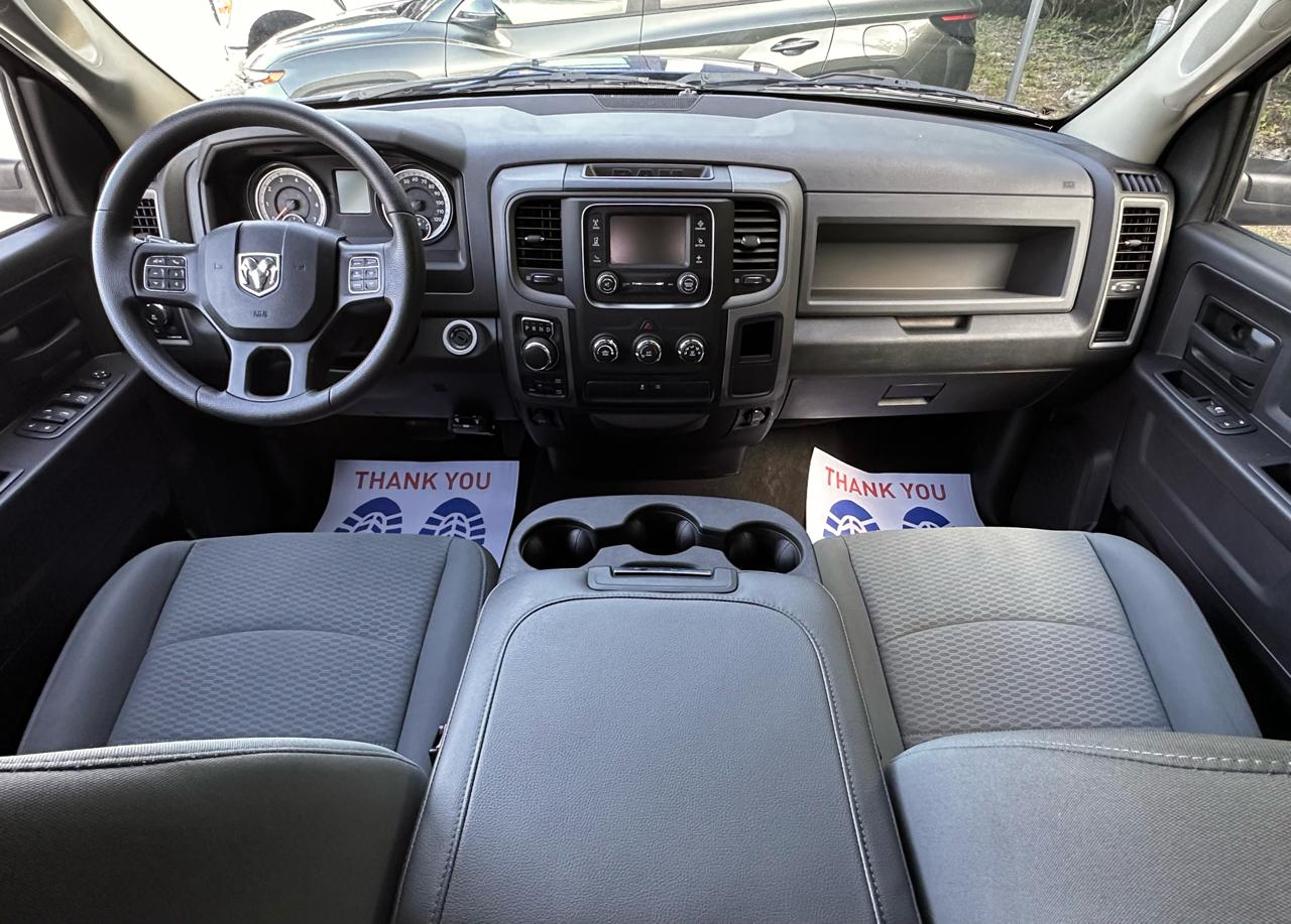 RAM 1500 4WD Quad Cab 140.5" Express 2015