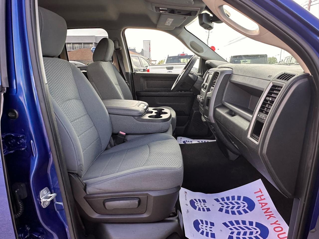 RAM 1500 4WD Quad Cab 140.5" Express 2015
