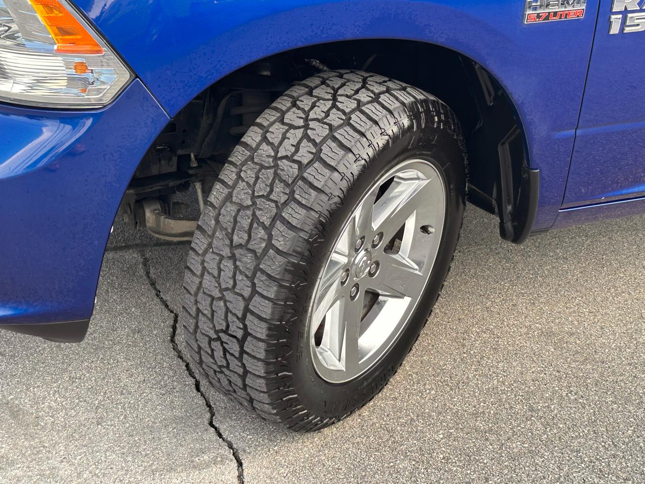 RAM 1500 4WD Quad Cab 140.5" Express 2015