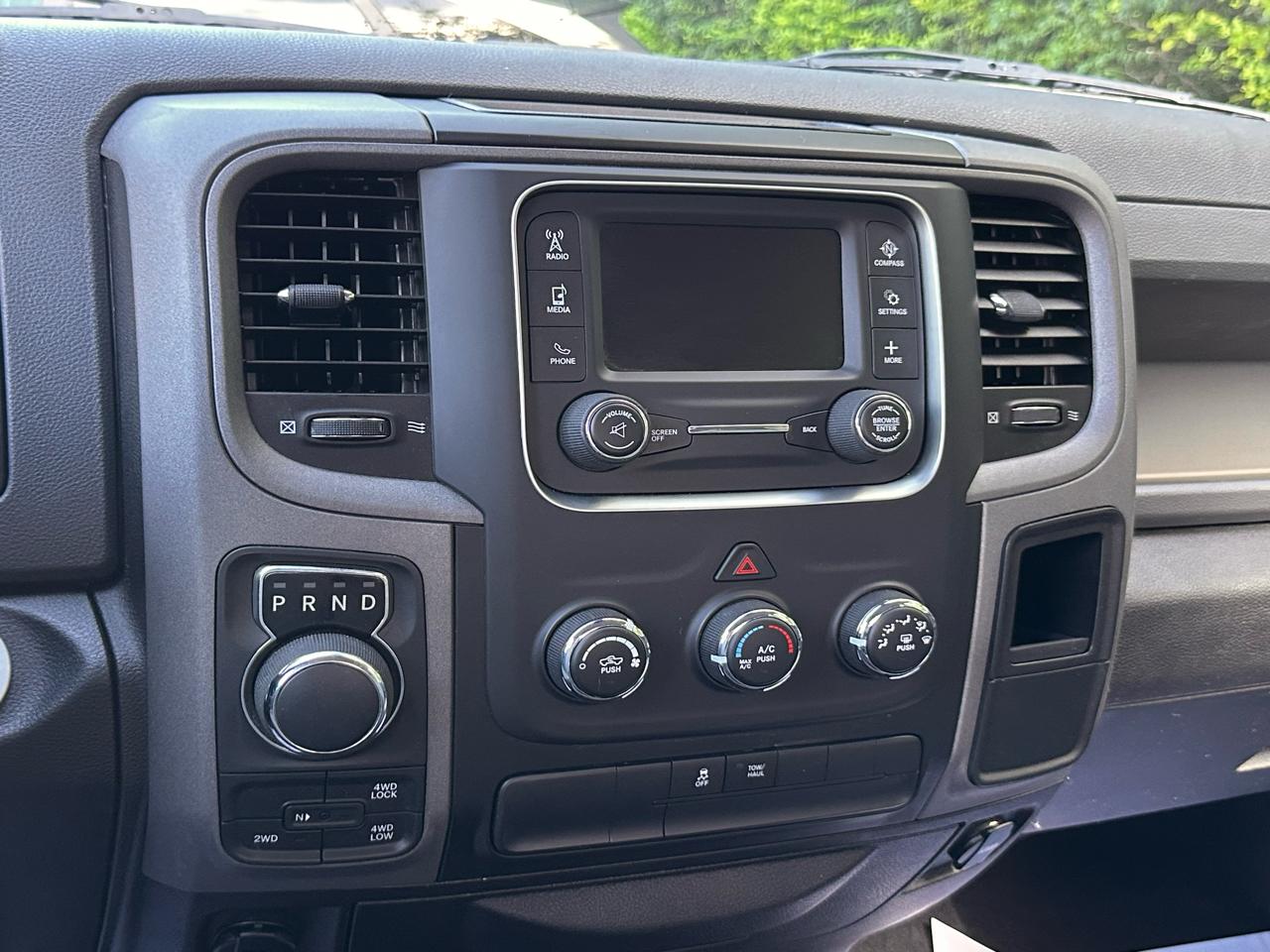 RAM 1500 4WD Quad Cab 140.5" Express 2015