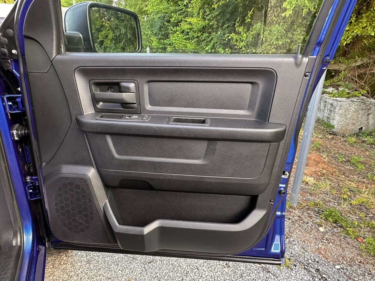 RAM 1500 4WD Quad Cab 140.5" Express 2015