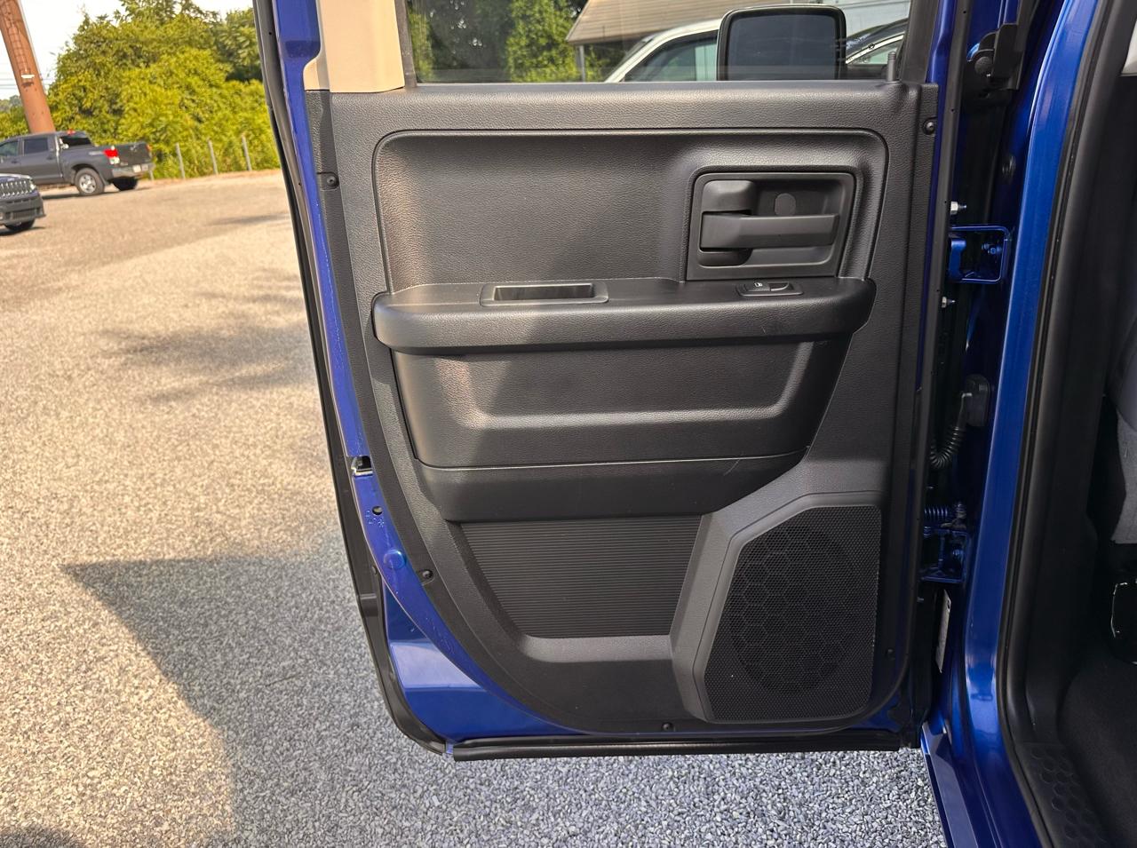 RAM 1500 4WD Quad Cab 140.5" Express 2015