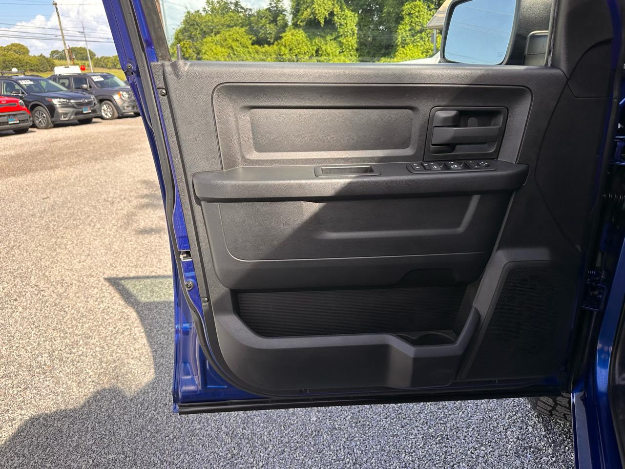 RAM 1500 4WD Quad Cab 140.5" Express 2015