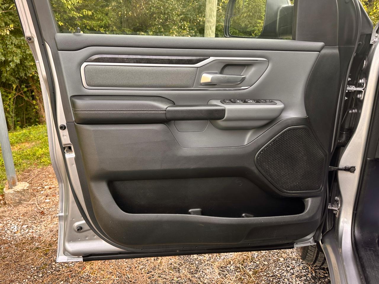 RAM 1500 Big Horn 4x4 Quad Cab 6'4" Box 2022