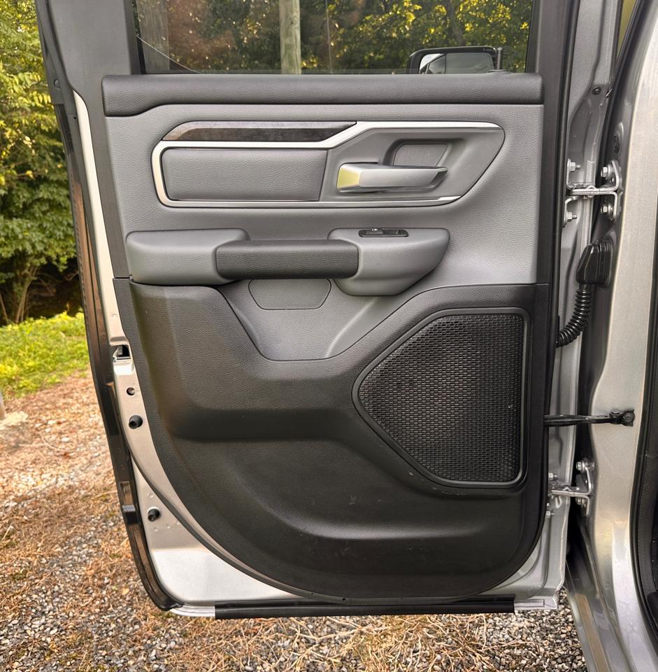 RAM 1500 Big Horn 4x4 Quad Cab 6'4" Box 2022