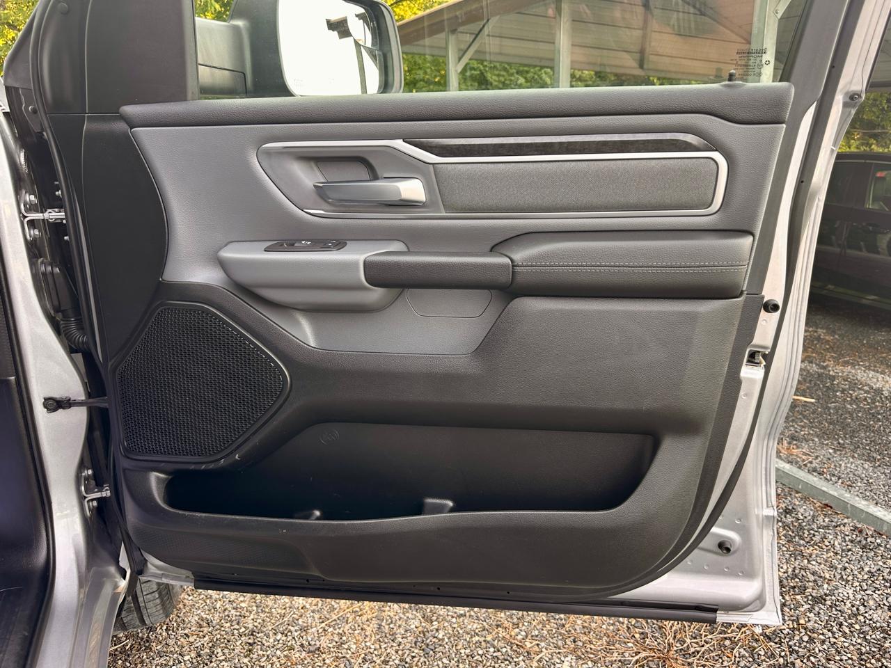 RAM 1500 Big Horn 4x4 Quad Cab 6'4" Box 2022