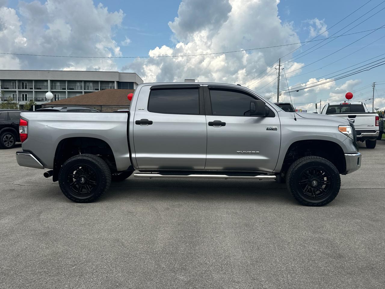 Toyota Tundra 4WD Truck  2016