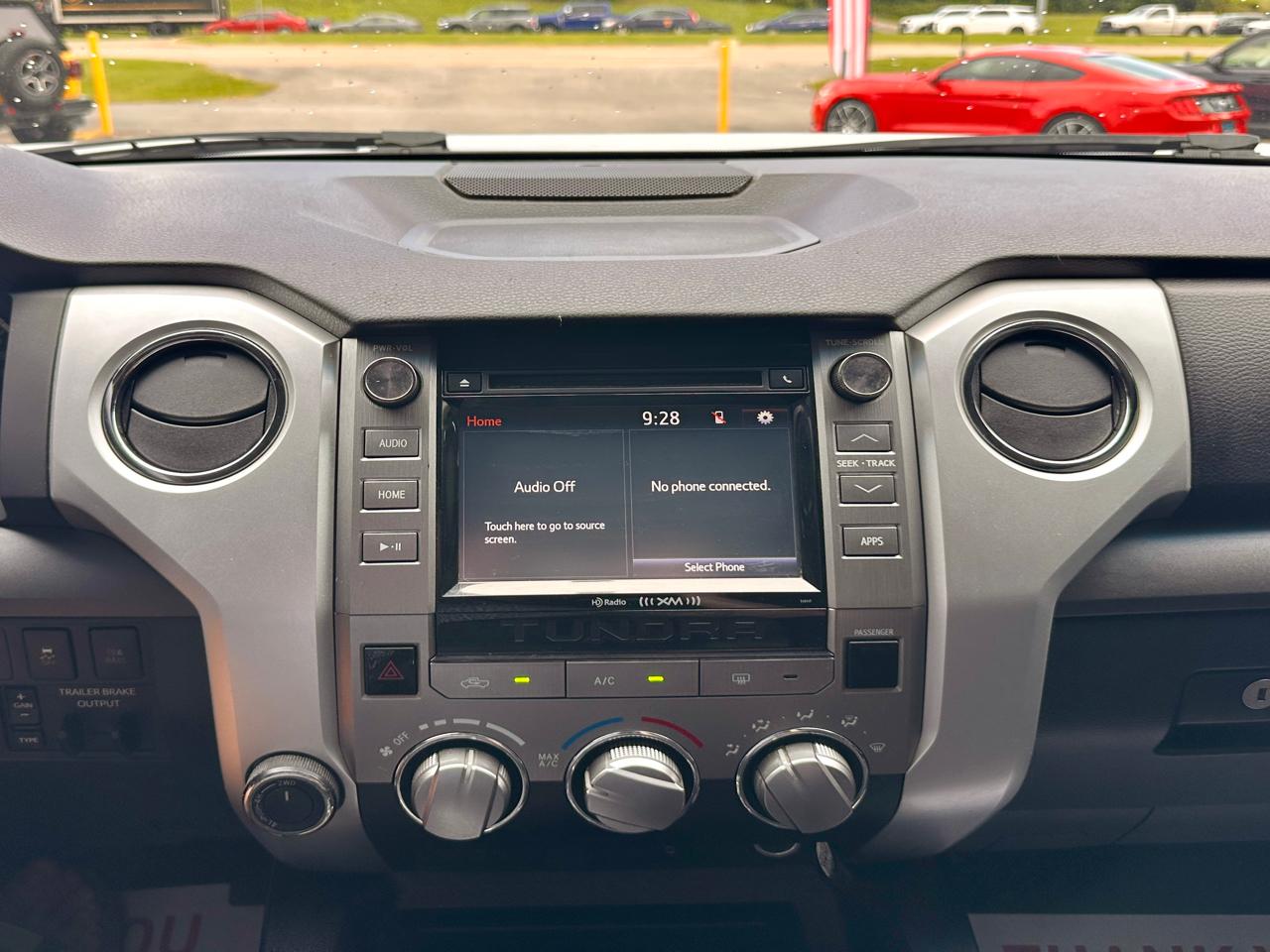 Toyota Tundra 4WD Truck  2016