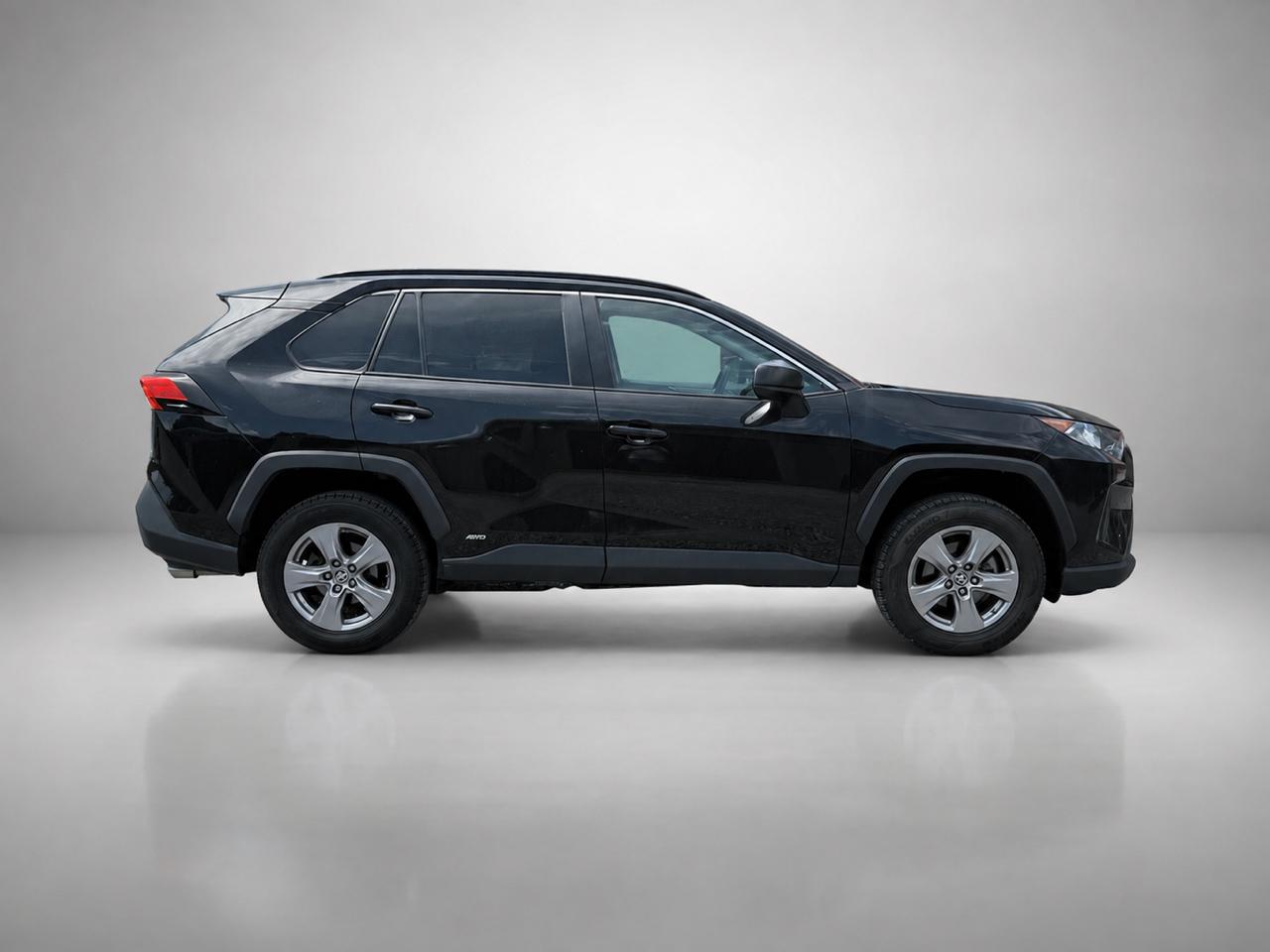 Toyota RAV4 LE AWD 2022