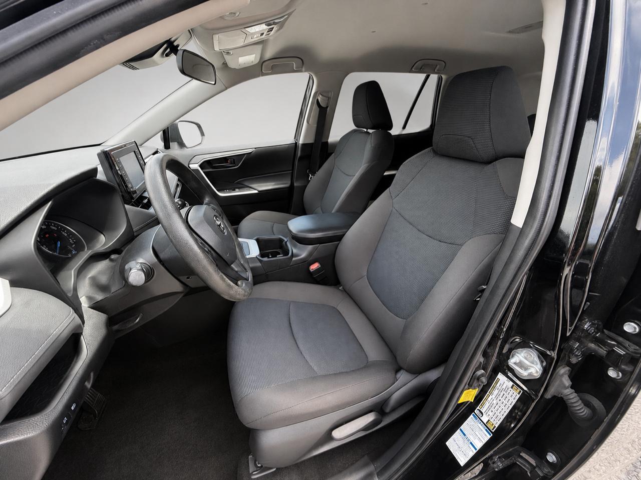 Toyota RAV4 LE AWD 2022