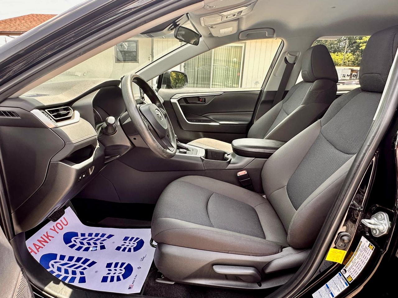 Toyota RAV4 LE AWD 2022