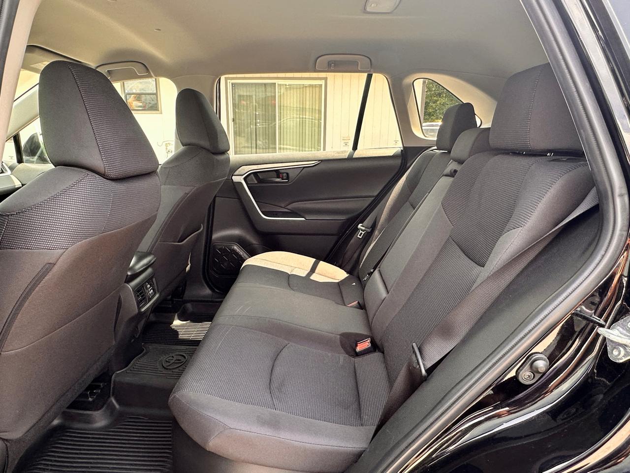 Toyota RAV4 LE AWD 2022
