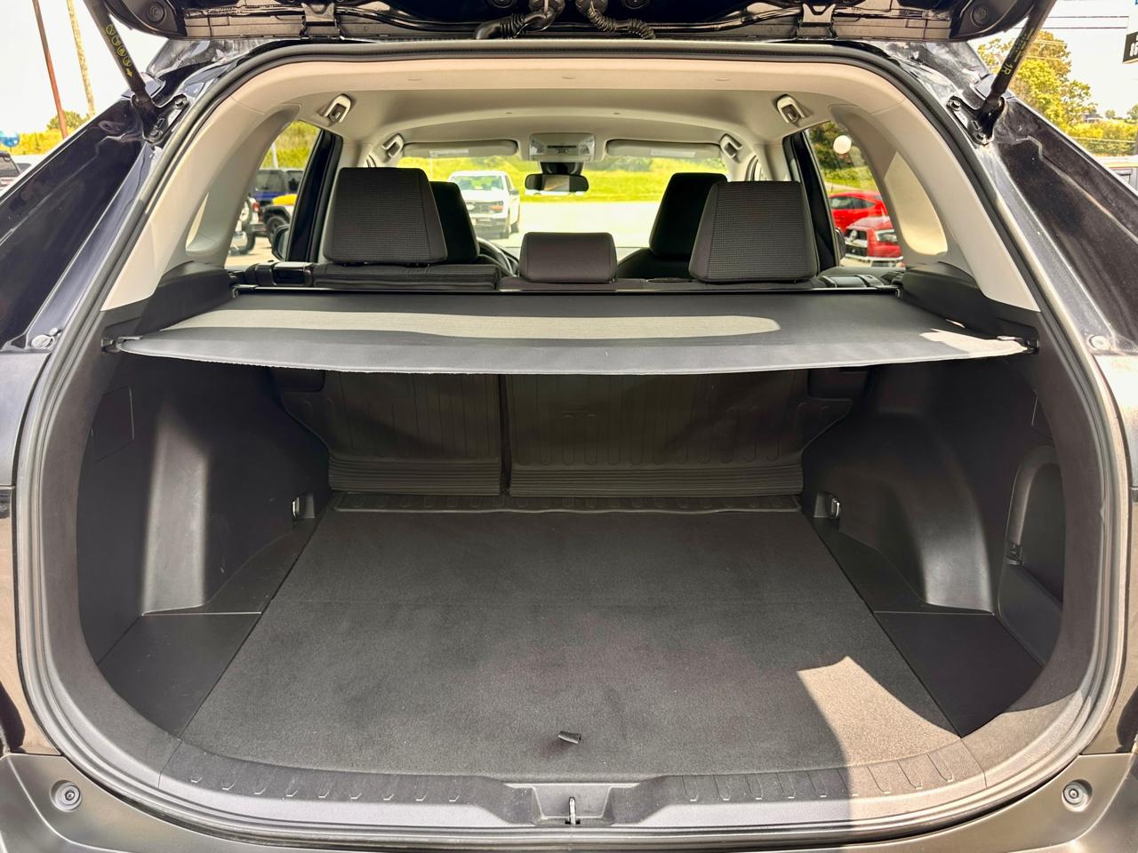 Toyota RAV4 LE AWD 2022