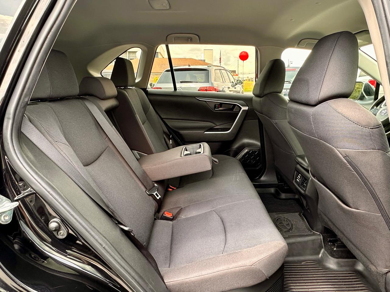 Toyota RAV4 LE AWD 2022