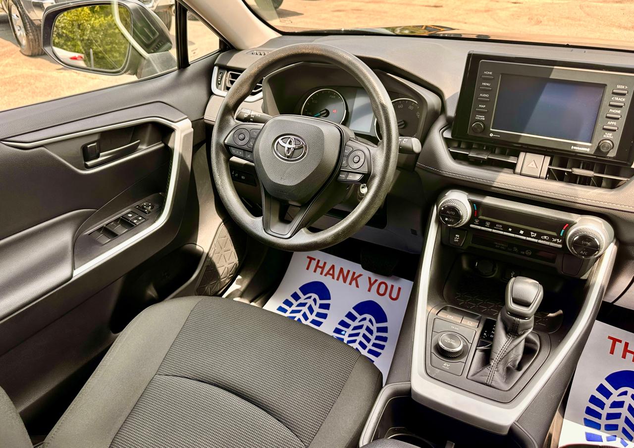 Toyota RAV4 LE AWD 2022