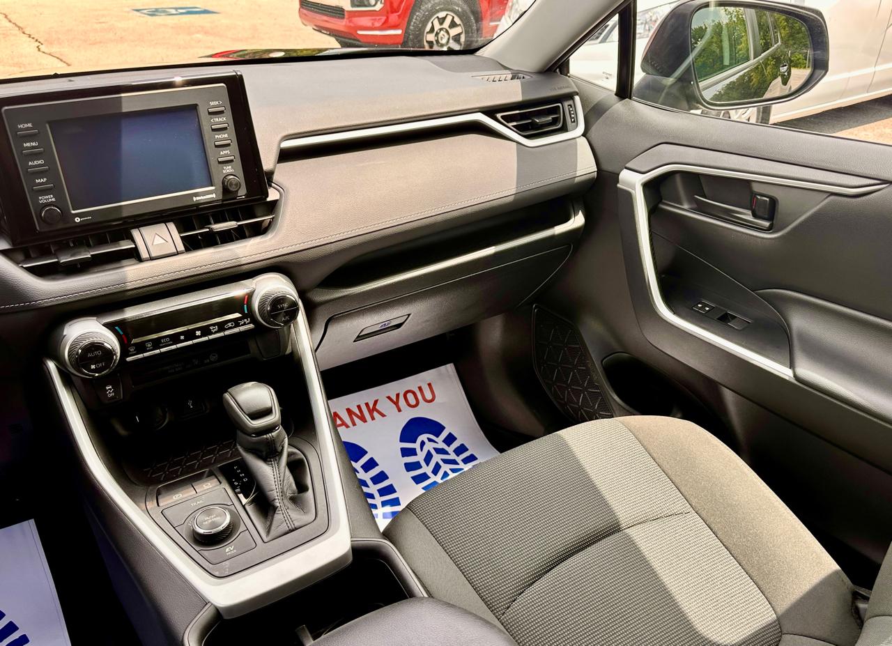 Toyota RAV4 LE AWD 2022