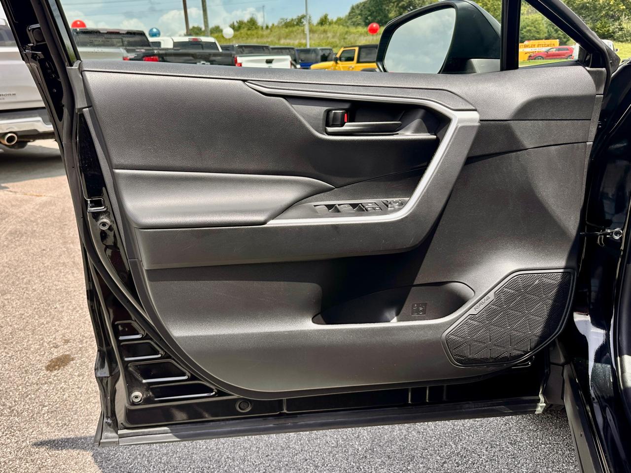 Toyota RAV4 LE AWD 2022