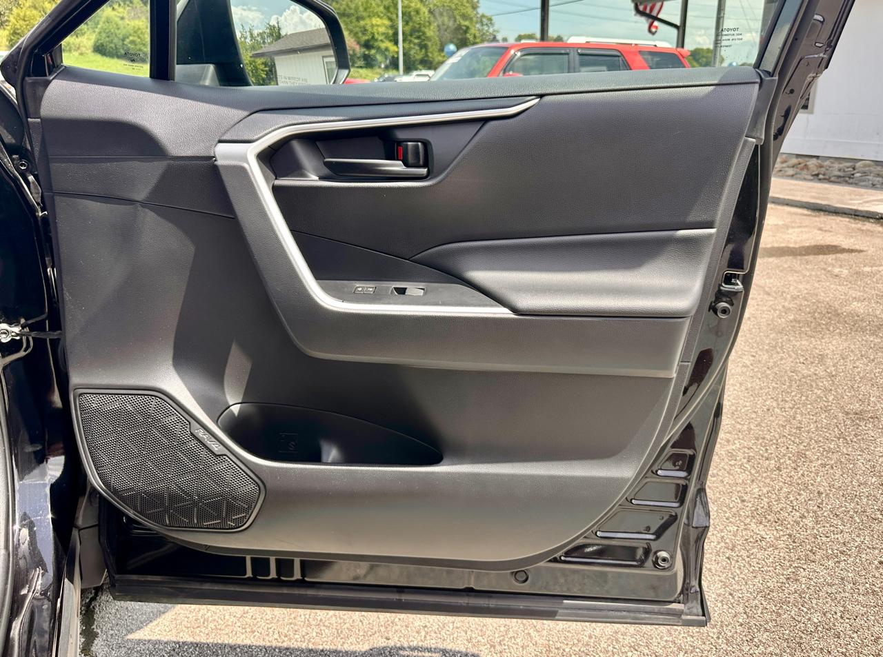 Toyota RAV4 LE AWD 2022