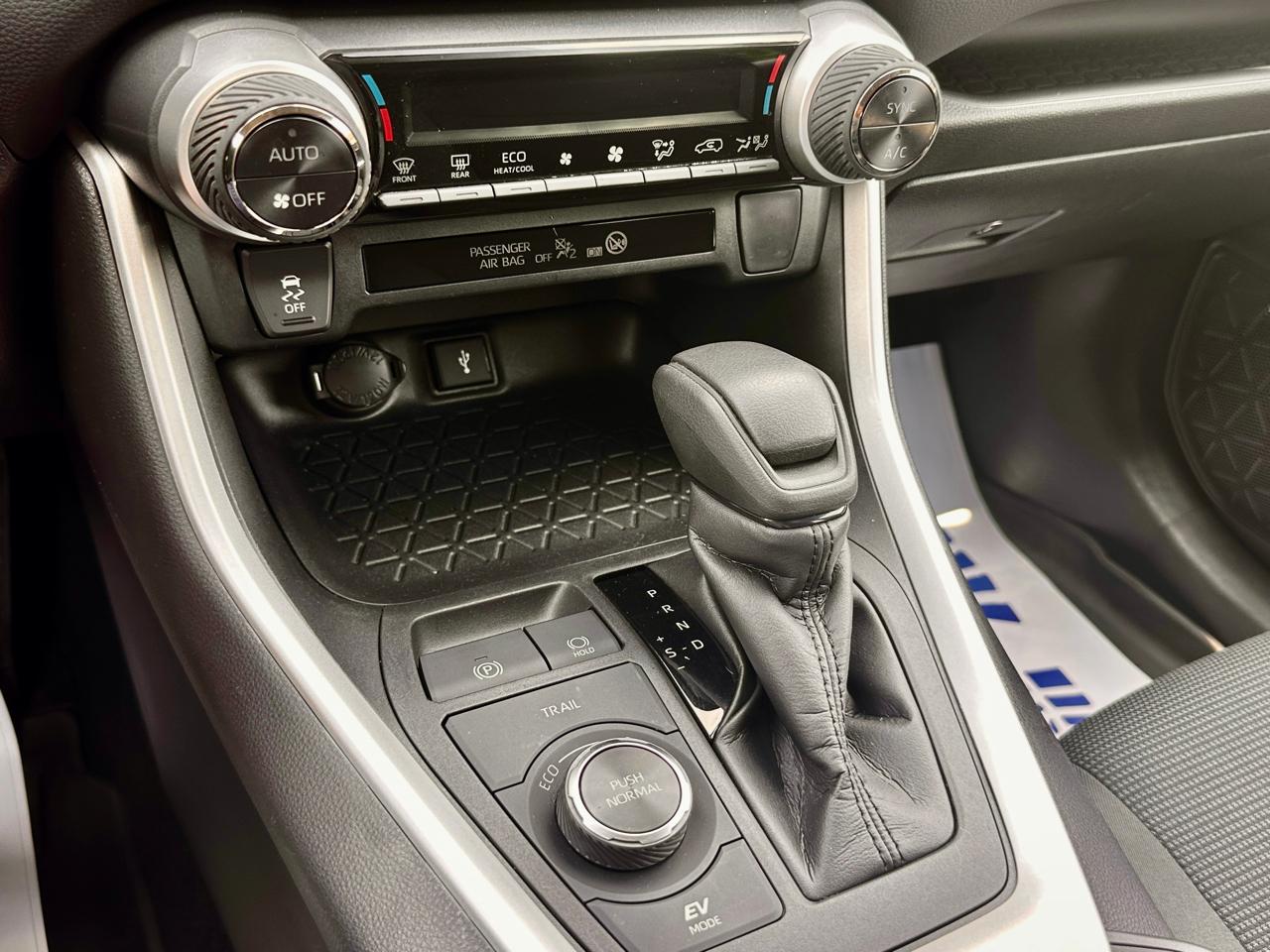 Toyota RAV4 LE AWD 2022
