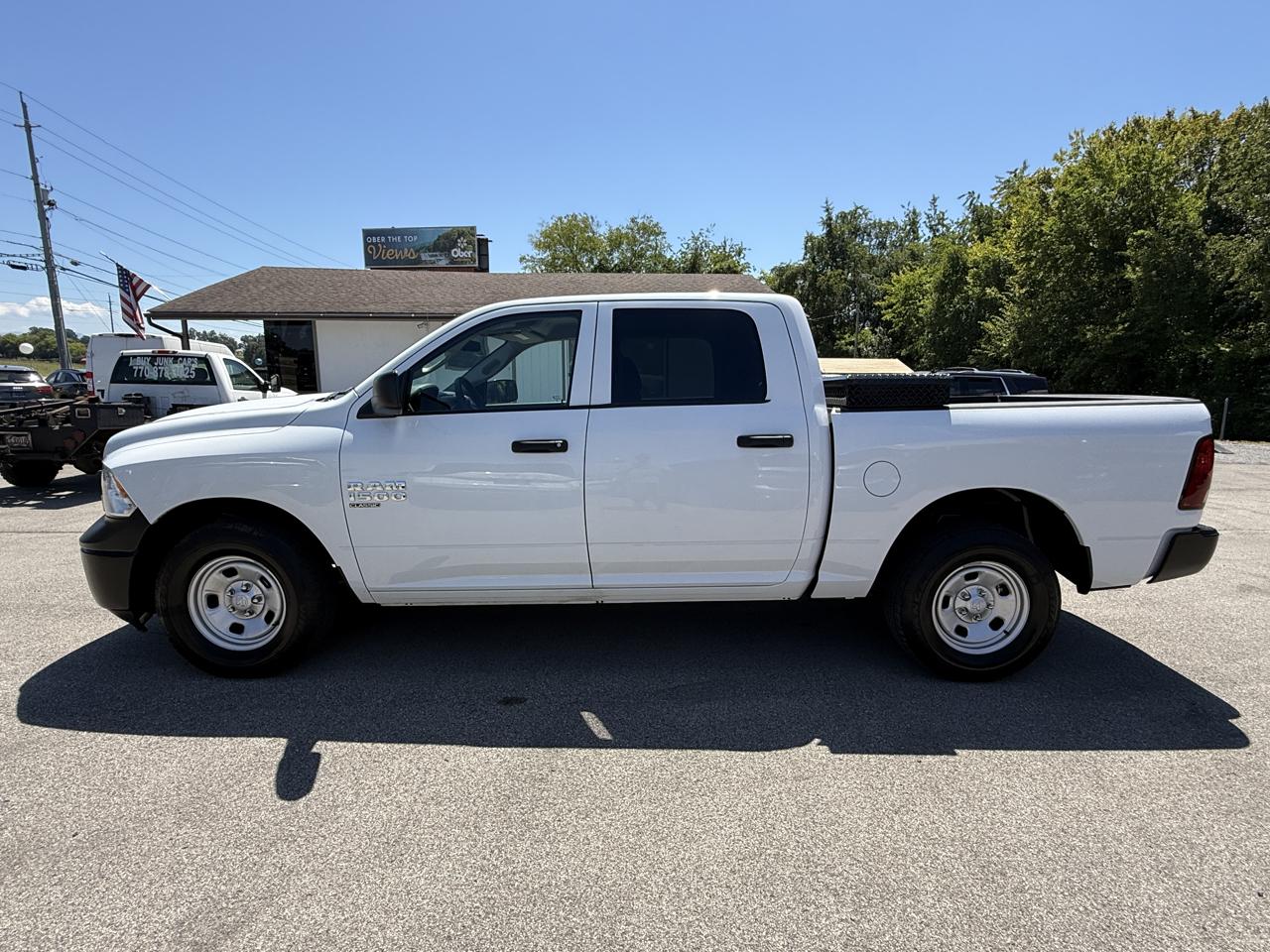 RAM 1500 Classic Tradesman 4x2 Crew Cab 5'7" Box 2023