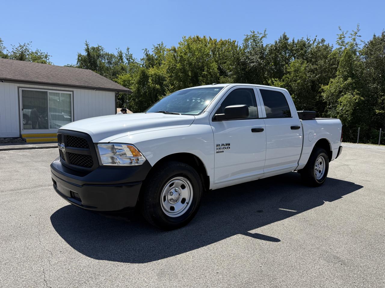 RAM 1500 Classic Tradesman 4x2 Crew Cab 5'7" Box 2023