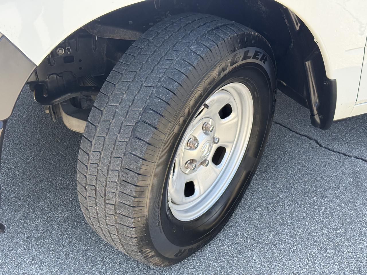 RAM 1500 Classic Tradesman 4x2 Crew Cab 5'7" Box 2023