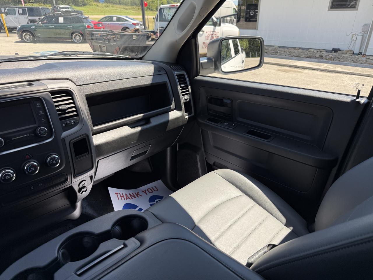 RAM 1500 Classic Tradesman 4x2 Crew Cab 5'7" Box 2023