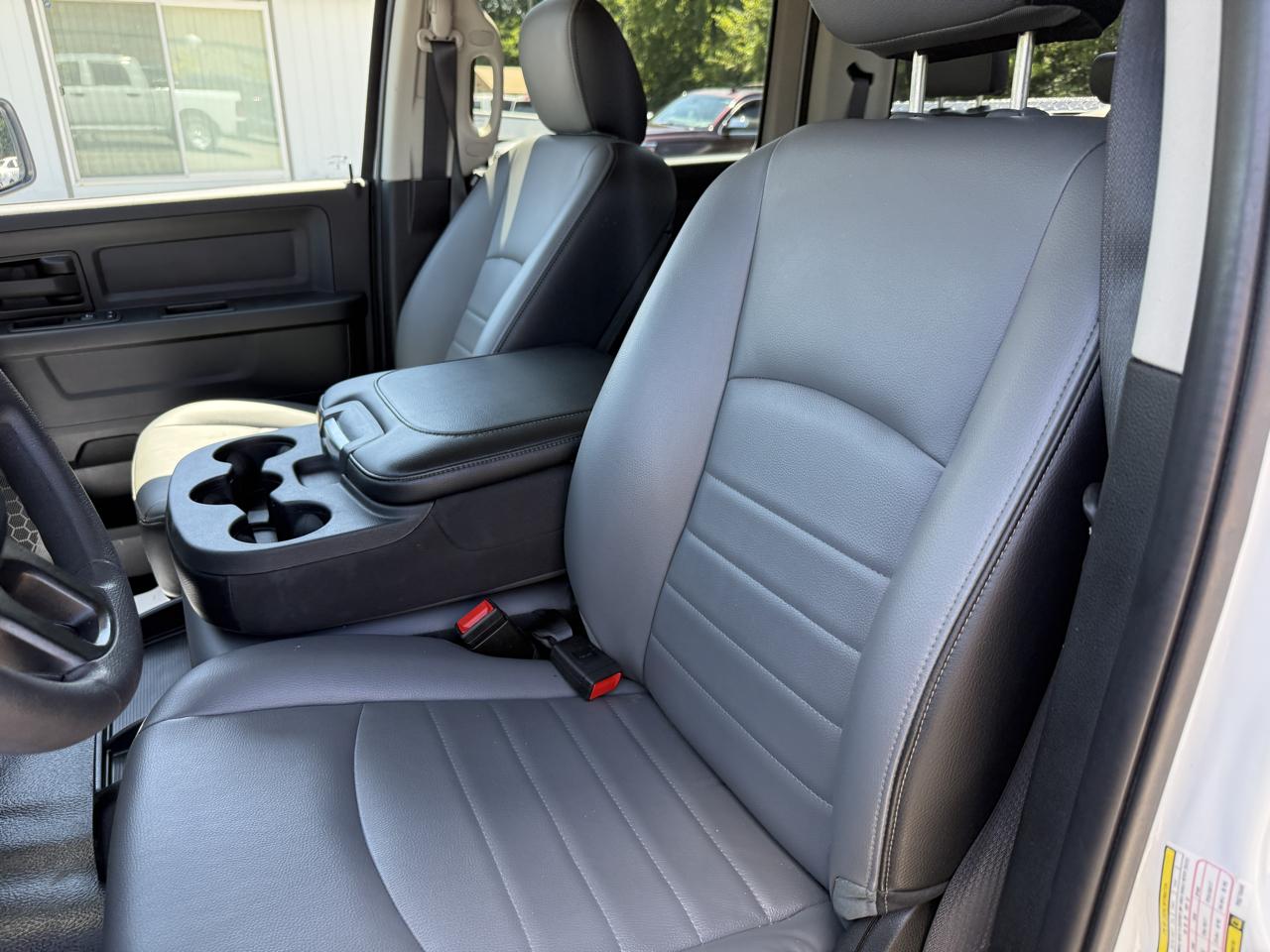 RAM 1500 Classic Tradesman 4x2 Crew Cab 5'7" Box 2023