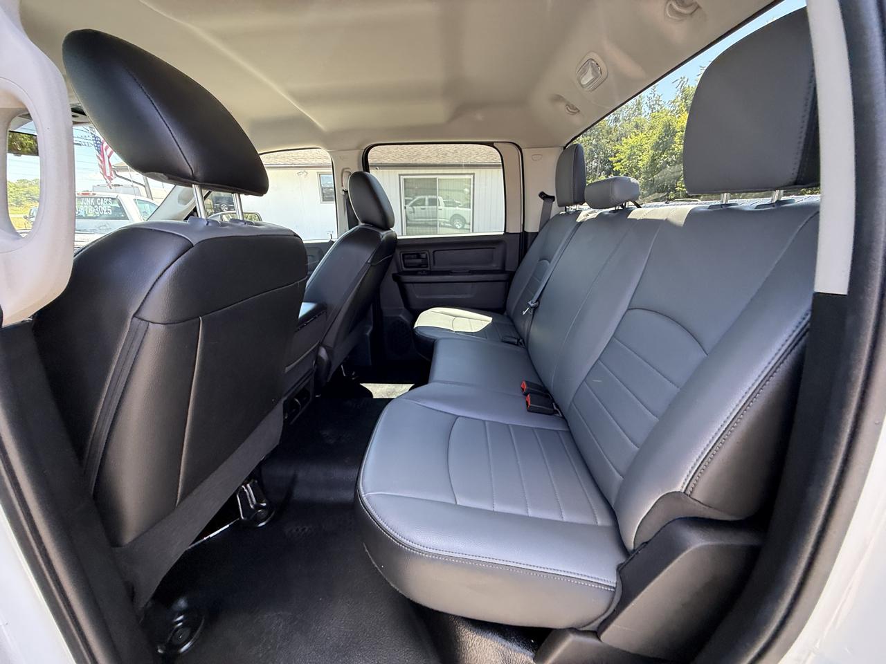 RAM 1500 Classic Tradesman 4x2 Crew Cab 5'7" Box 2023