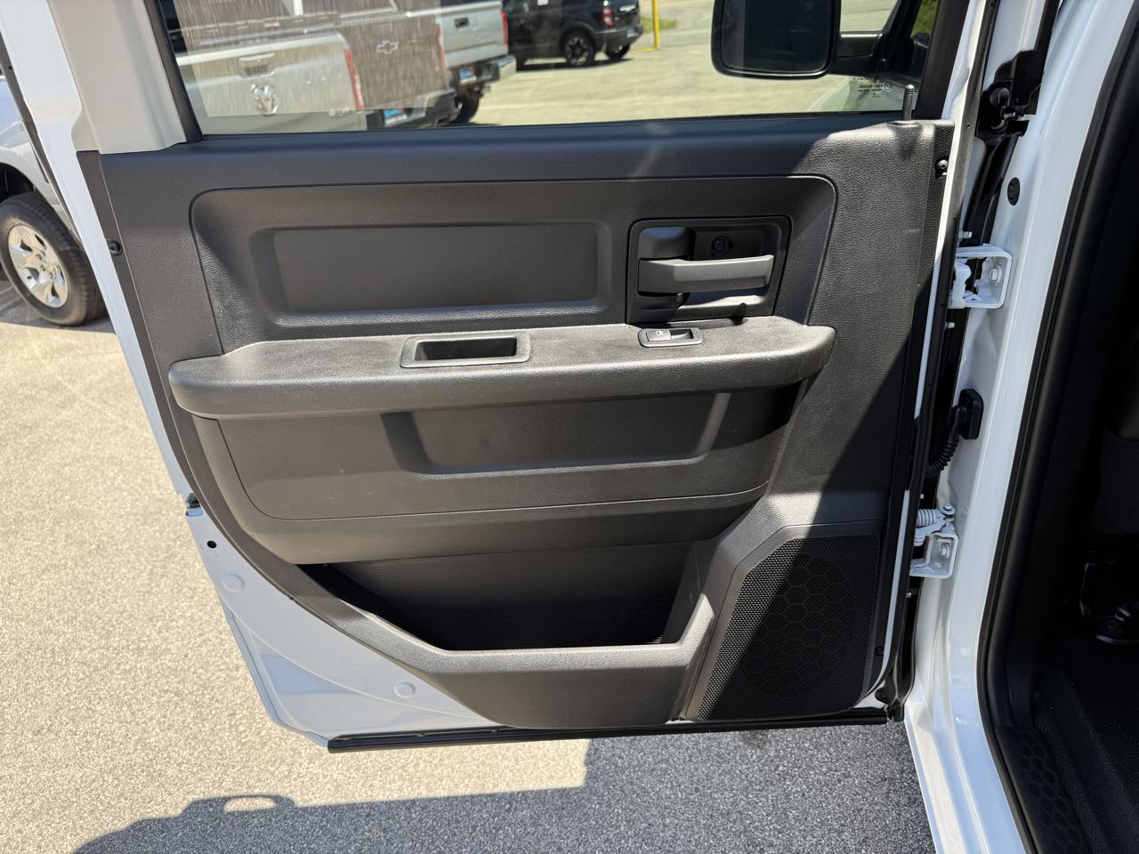 RAM 1500 Classic Tradesman 4x2 Crew Cab 5'7" Box 2023