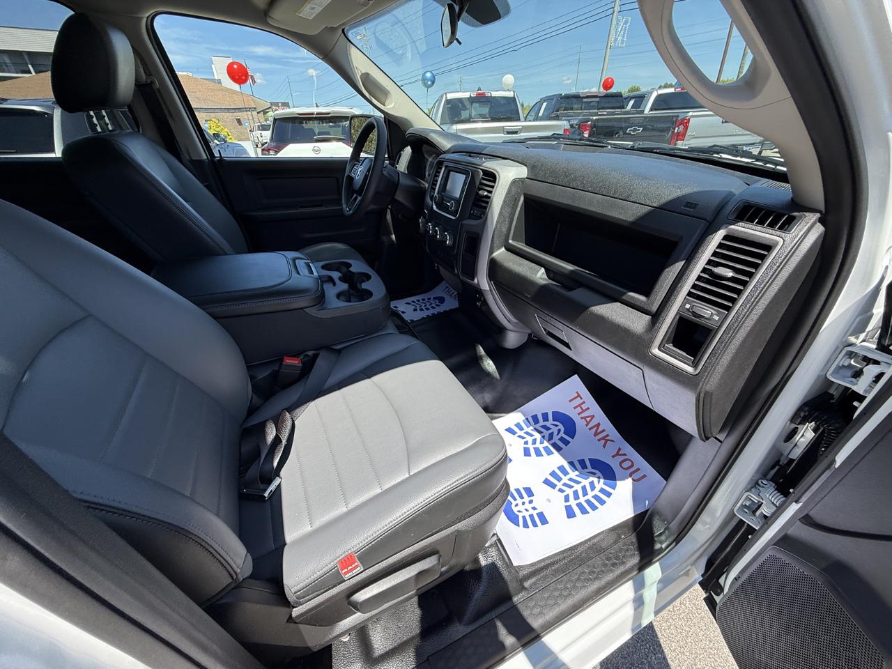 RAM 1500 Classic Tradesman 4x2 Crew Cab 5'7" Box 2023