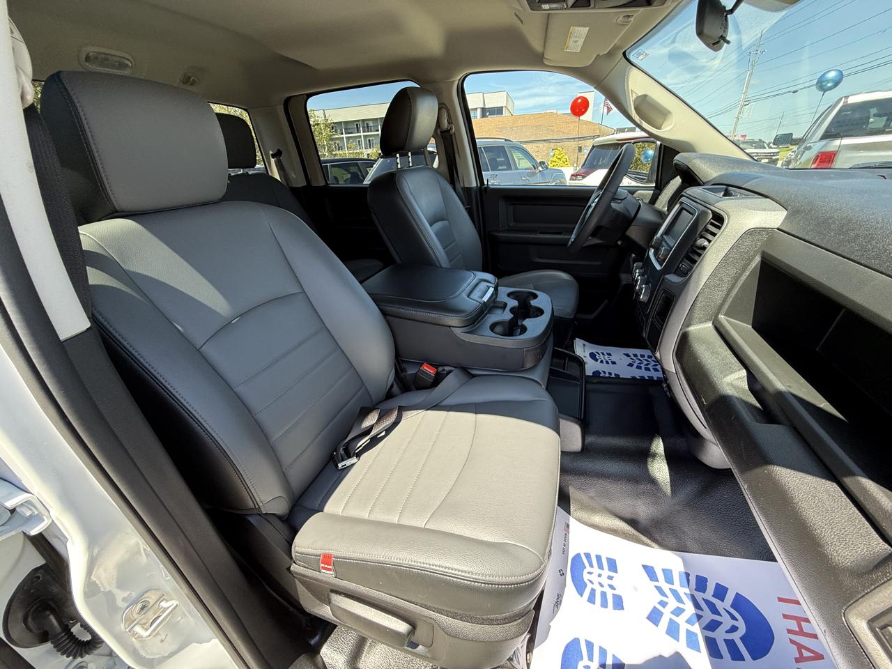 RAM 1500 Classic Tradesman 4x2 Crew Cab 5'7" Box 2023