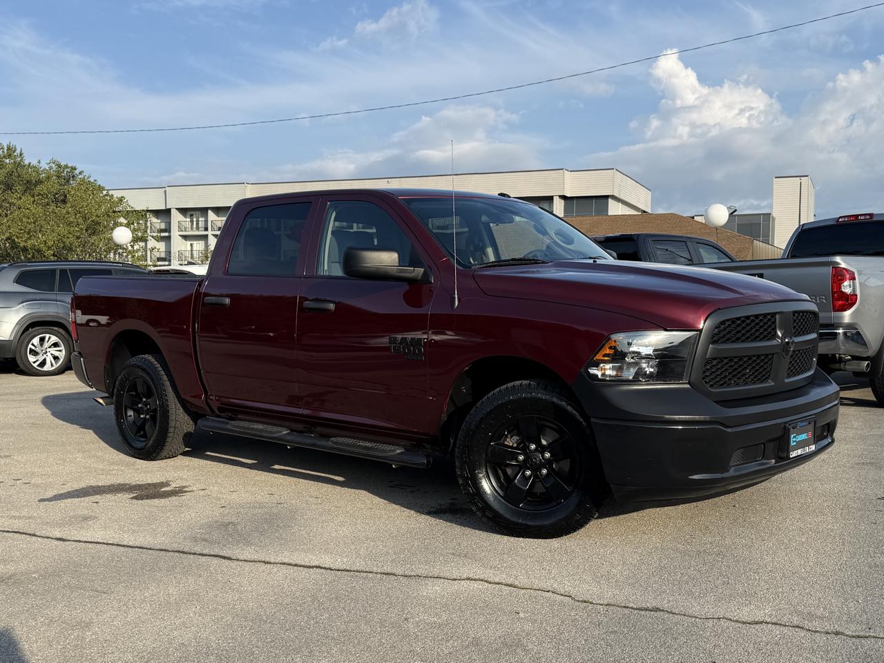 RAM 1500 Classic Tradesman 4x4 Crew Cab 5'7" Box 2021