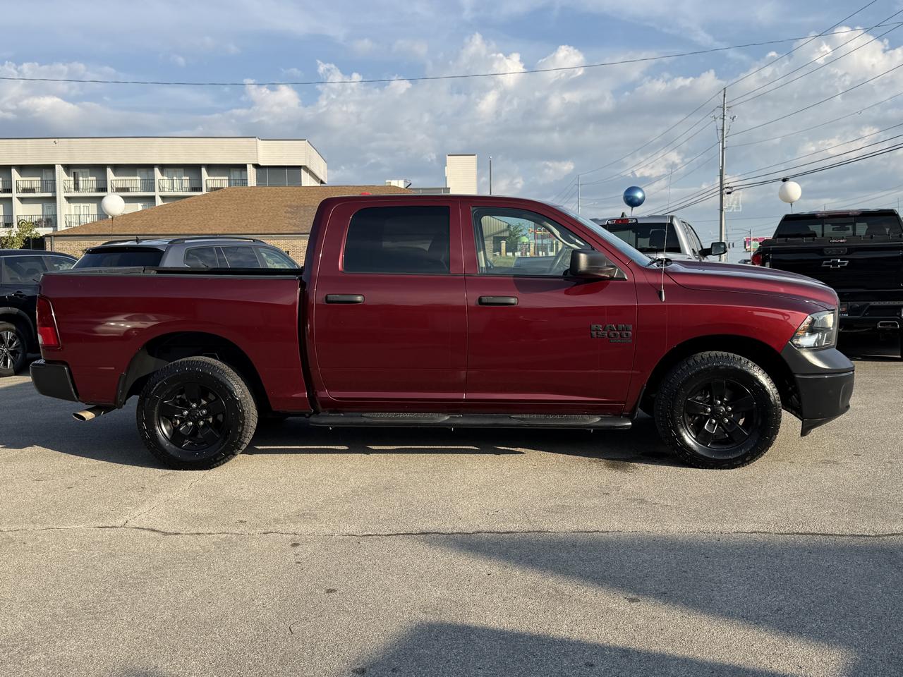 RAM 1500 Classic Tradesman 4x4 Crew Cab 5'7" Box 2021