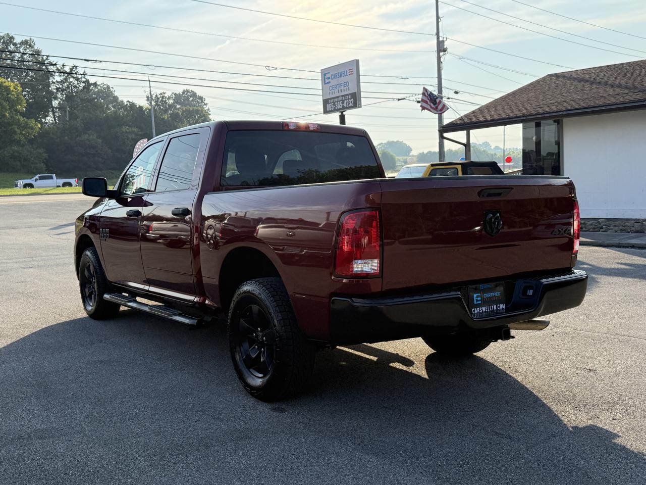 RAM 1500 Classic Tradesman 4x4 Crew Cab 5'7" Box 2021
