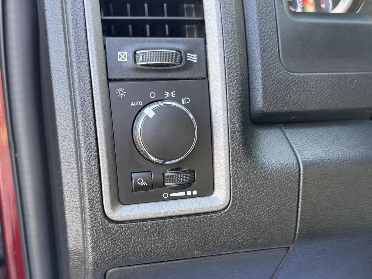 RAM 1500 Classic Tradesman 4x4 Crew Cab 5'7" Box 2021