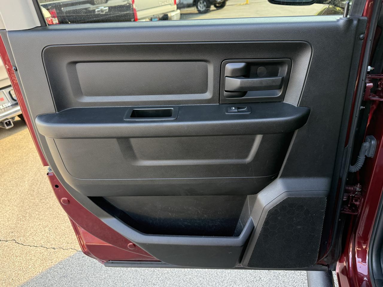 RAM 1500 Classic Tradesman 4x4 Crew Cab 5'7" Box 2021