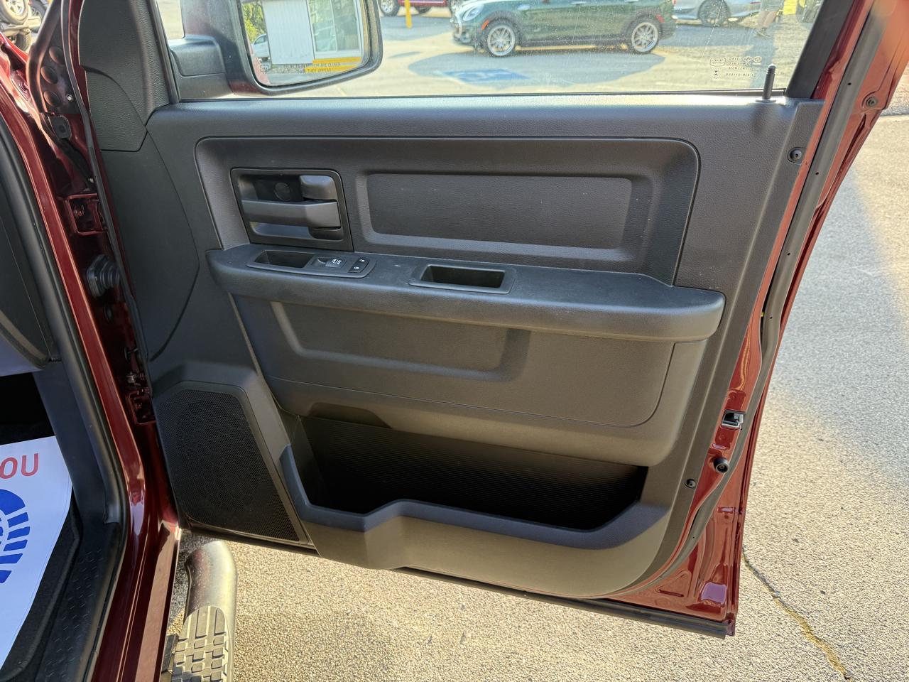 RAM 1500 Classic Tradesman 4x4 Crew Cab 5'7" Box 2021