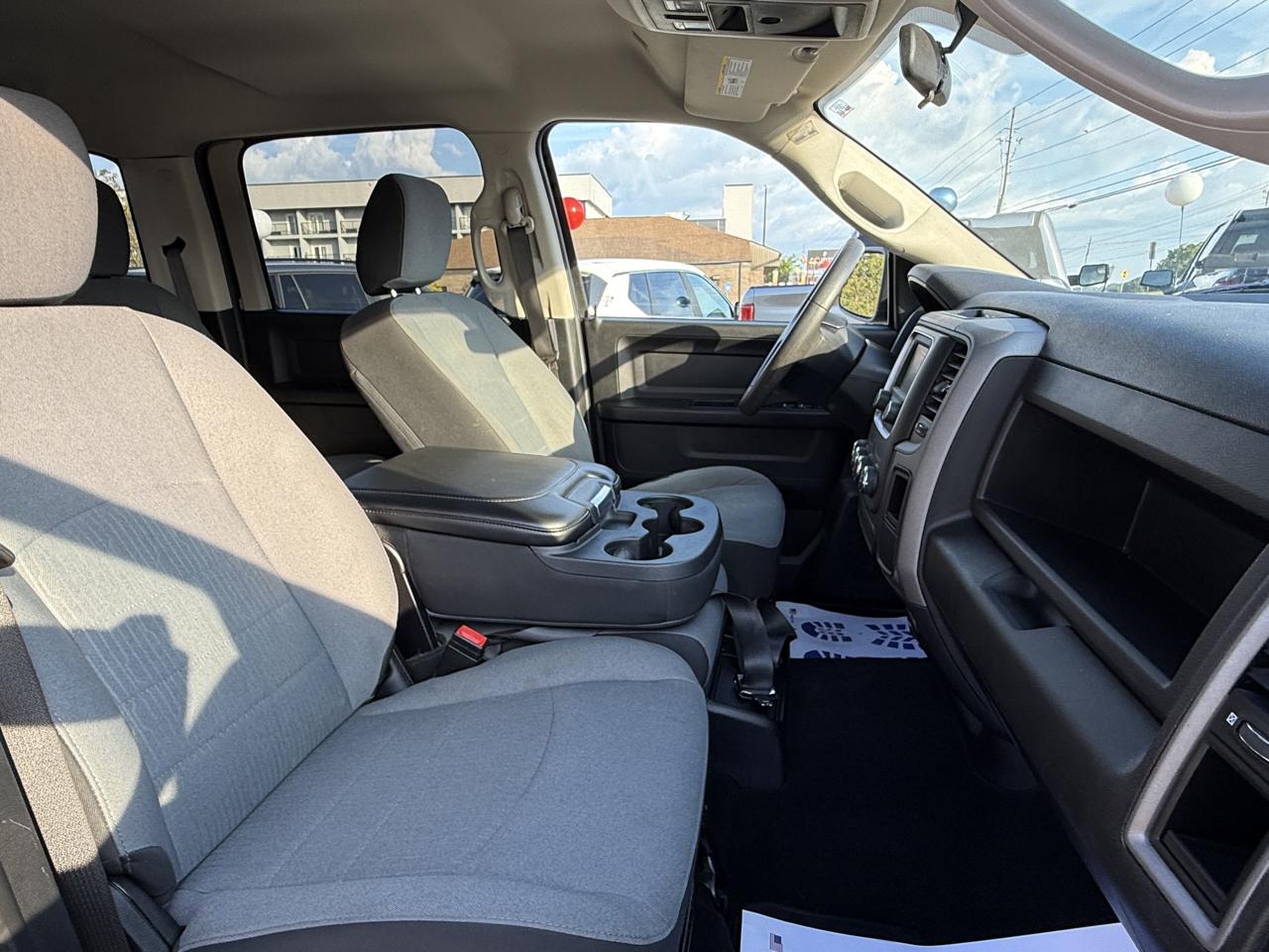 RAM 1500 Classic Tradesman 4x4 Crew Cab 5'7" Box 2021