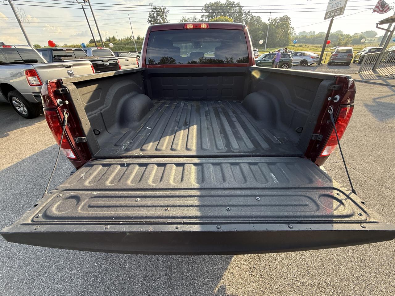 RAM 1500 Classic Tradesman 4x4 Crew Cab 5'7" Box 2021