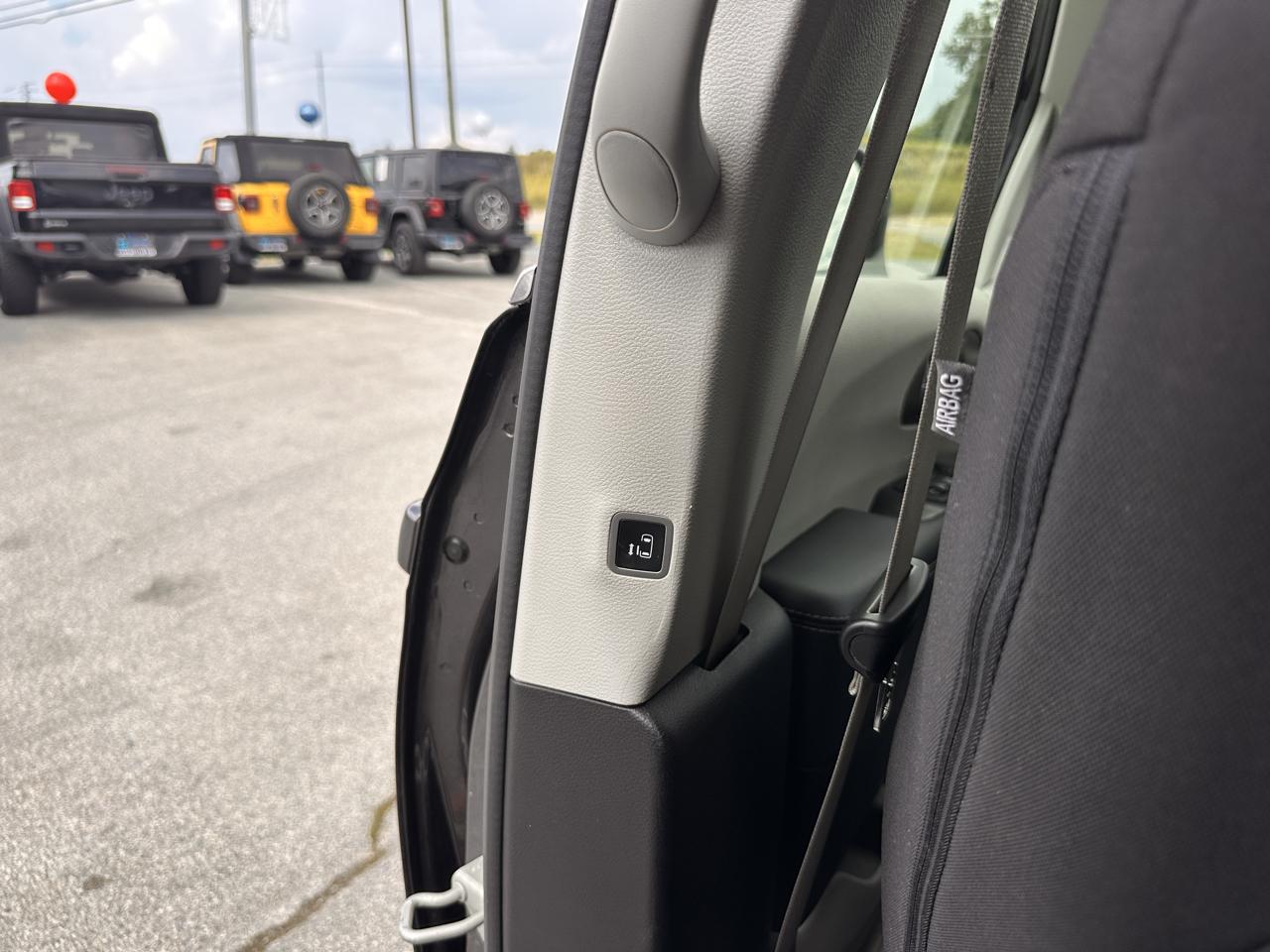 Chrysler Voyager  2023