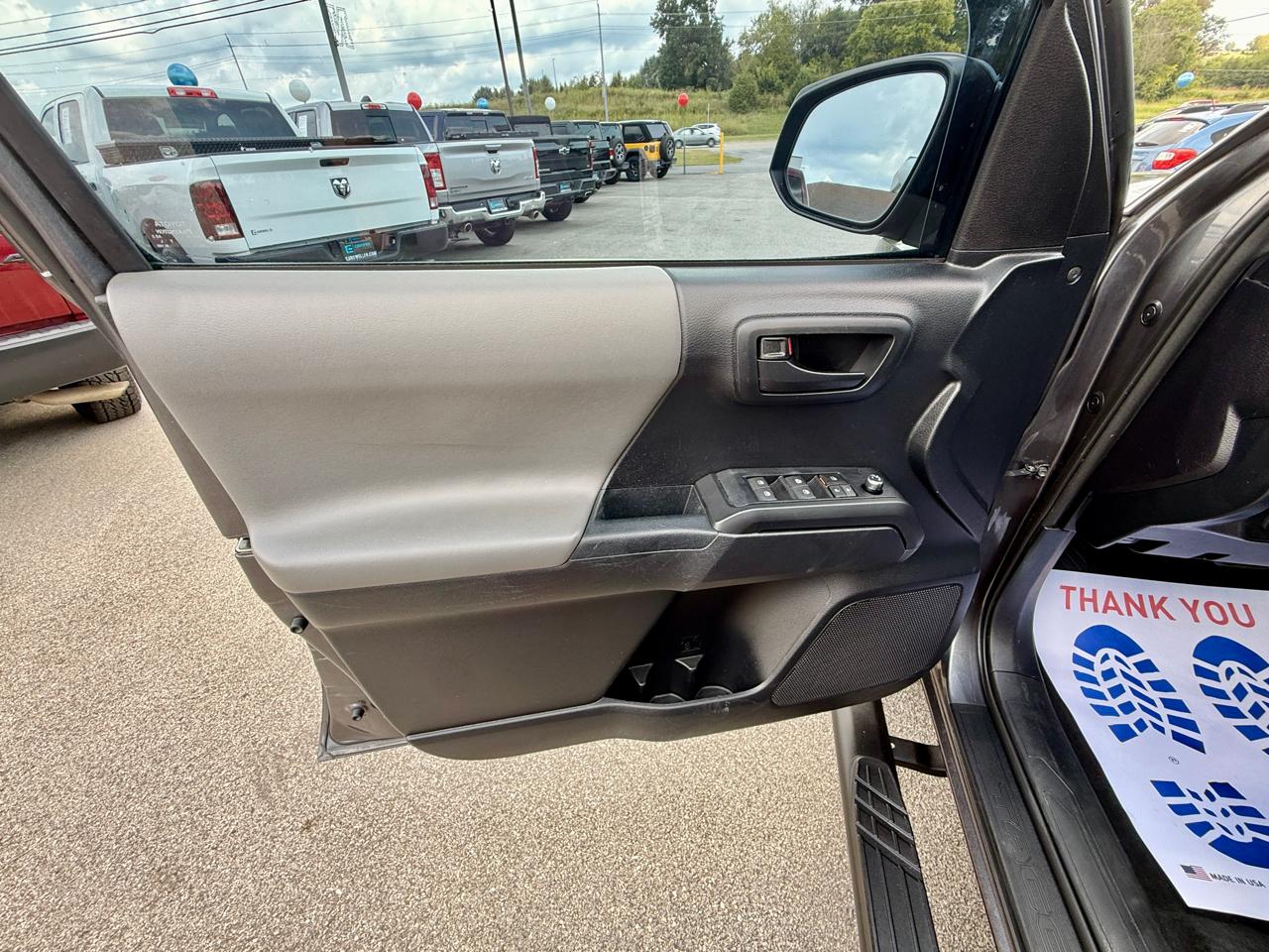 Toyota Tacoma SR Double Cab 5' Bed I4 4x2 AT (Natl) 2018
