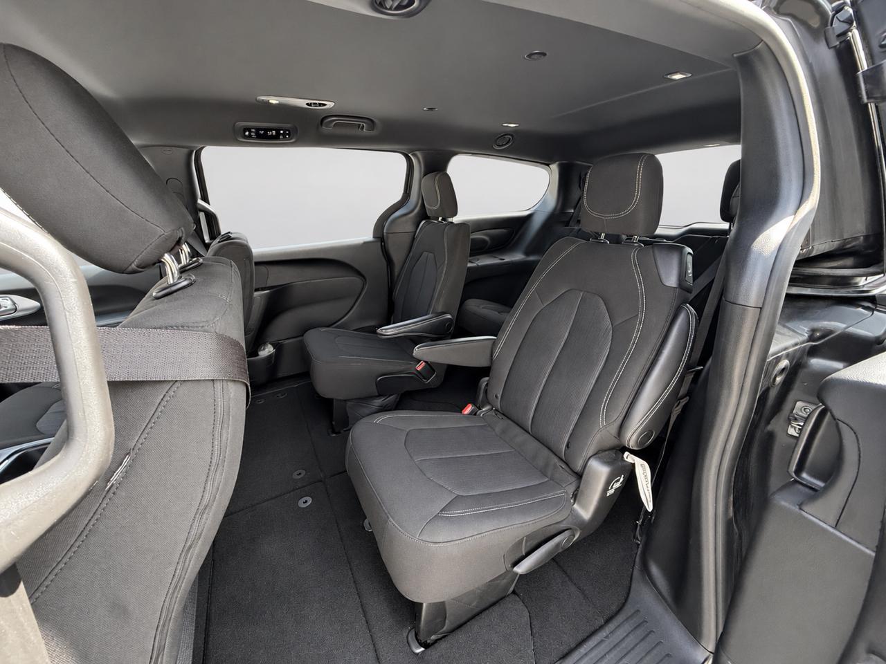 Chrysler Pacifica Touring 2023