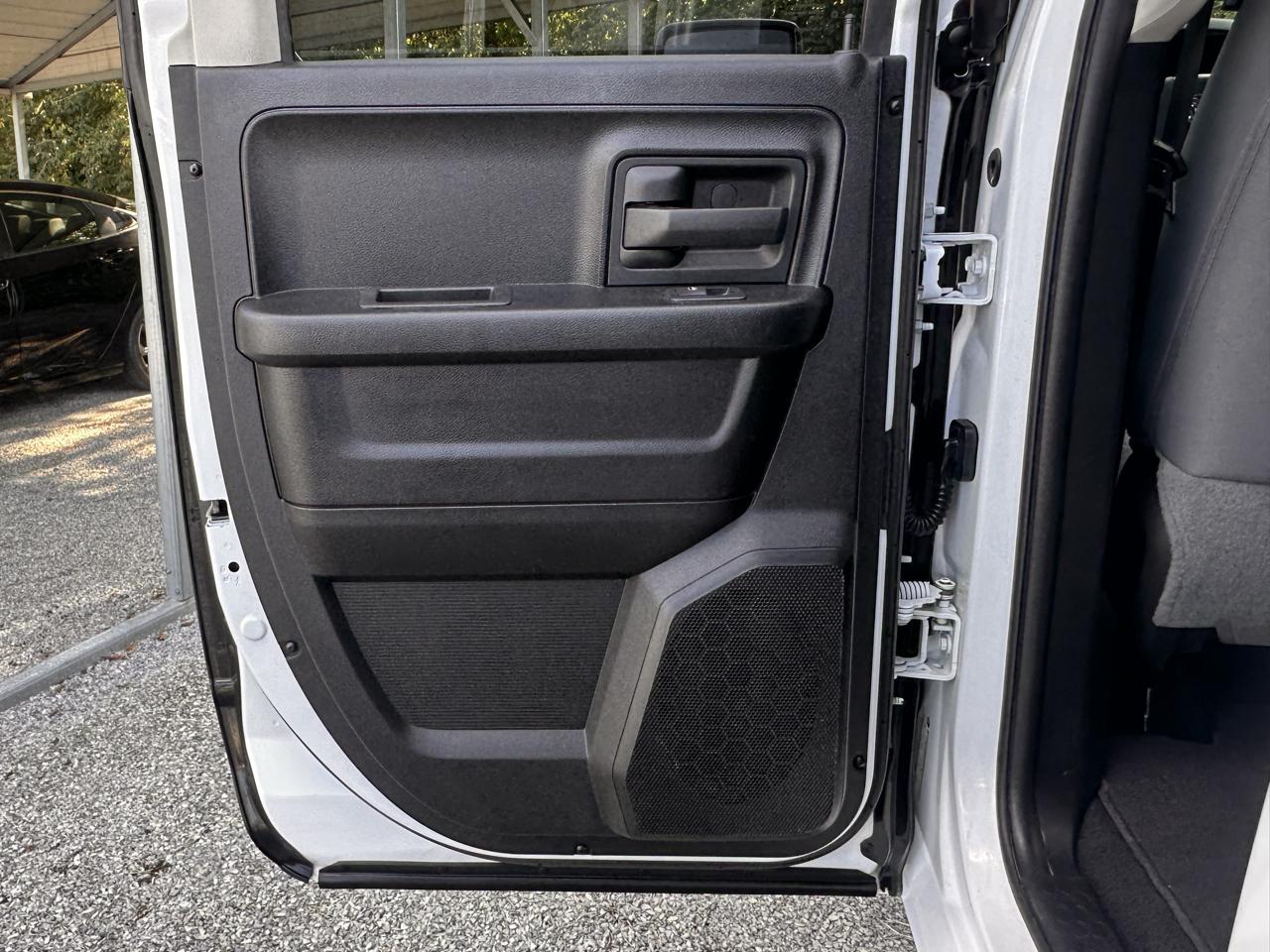RAM 1500 Classic Express 4x4 Quad Cab 6'4" Box 2019