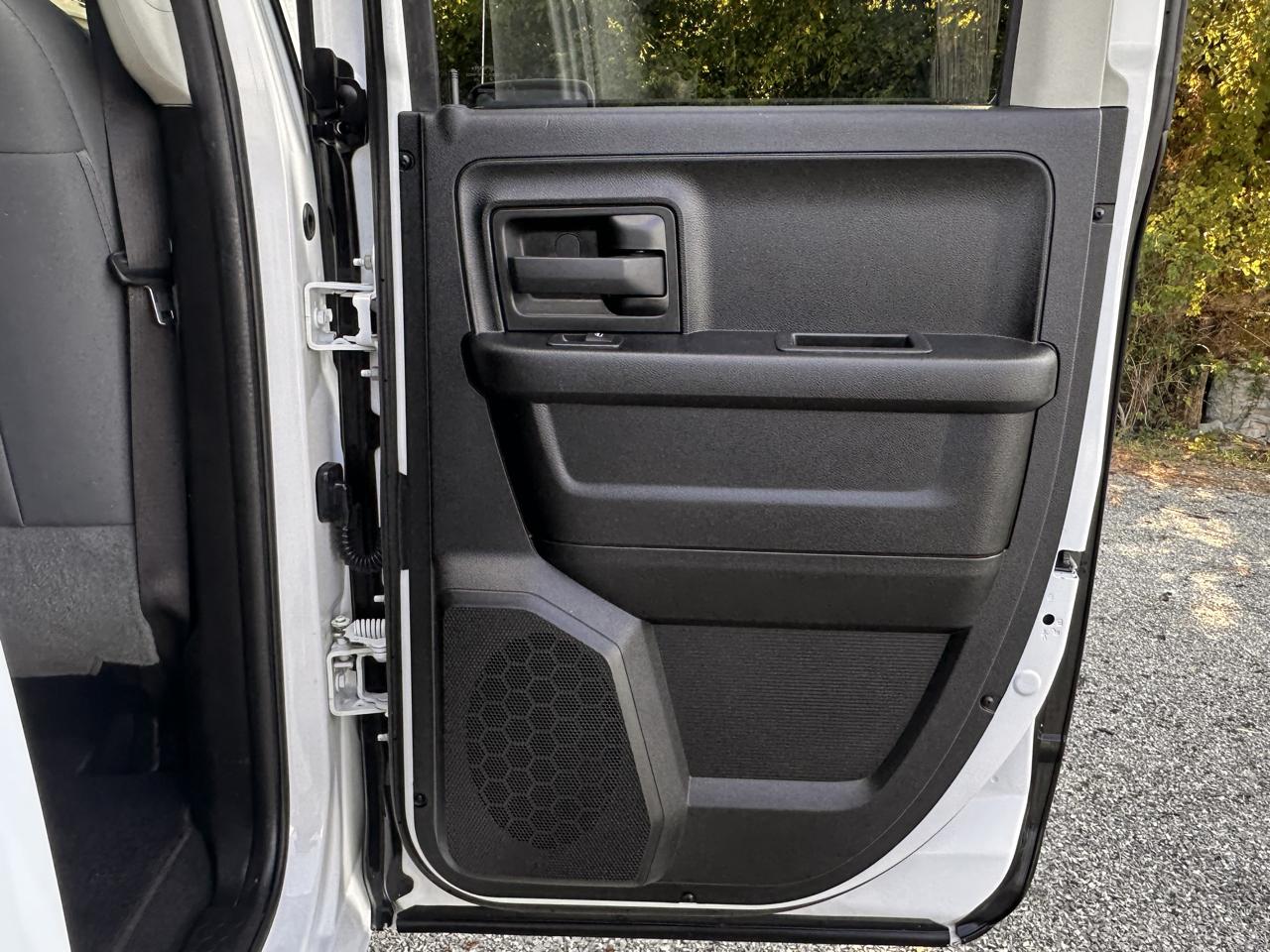 RAM 1500 Classic Express 4x4 Quad Cab 6'4" Box 2019
