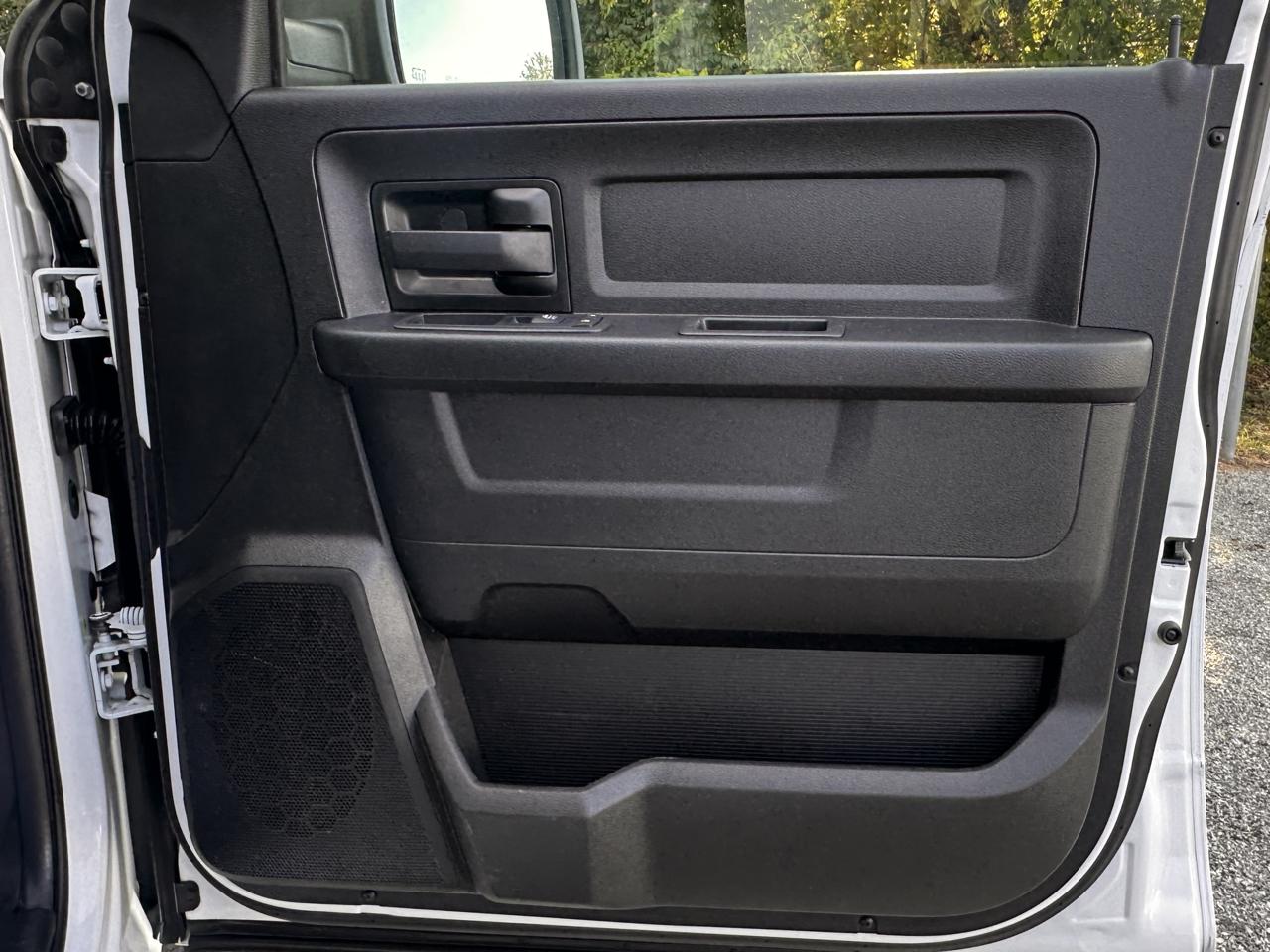 RAM 1500 Classic Express 4x4 Quad Cab 6'4" Box 2019